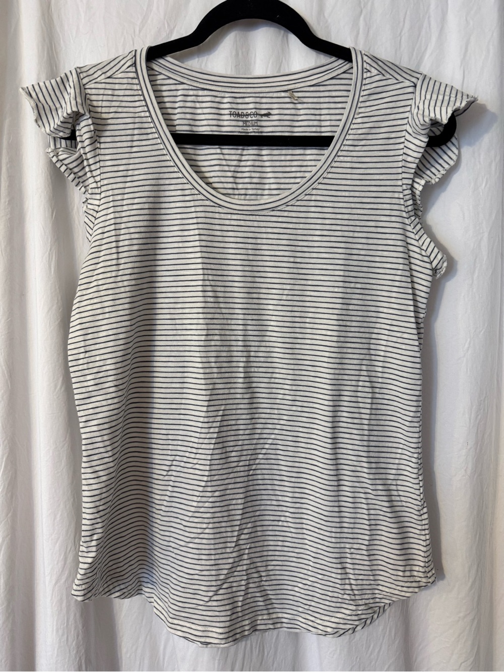 Toad & Co W’s Ruffuta Tee, Striped withWhite & Navy Stripe Cap Sleeve. Size Med